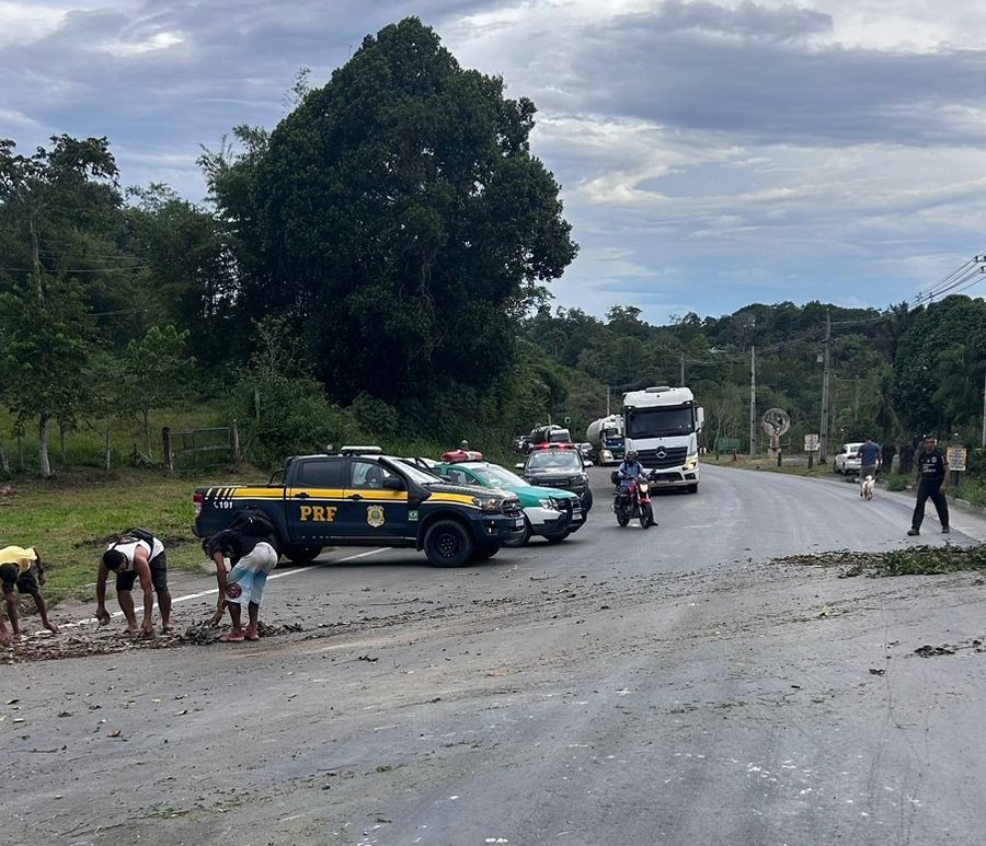 BR-174 é totalmente liberada após manifestação em Manaus