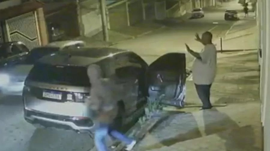 Homem que roubou carro do cantor Péricles é preso após 1 ano