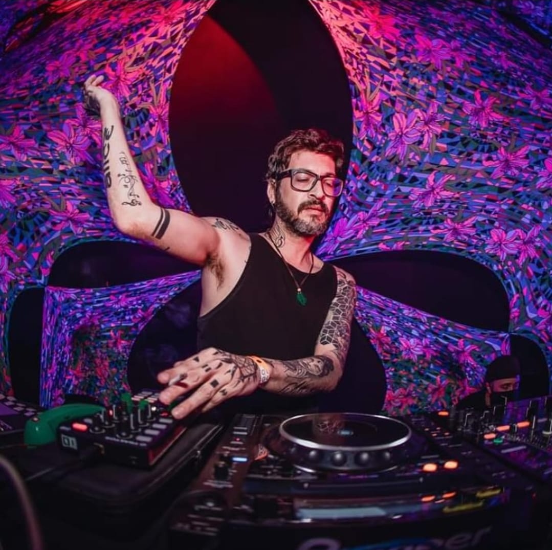 DJ Chapeleiro faz show em Manaus neste sábado