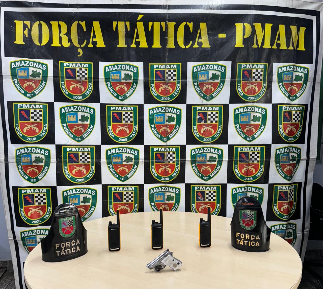 Tiroteio intenso entre criminosos e PMs causa pânico em moradores no Tarumã