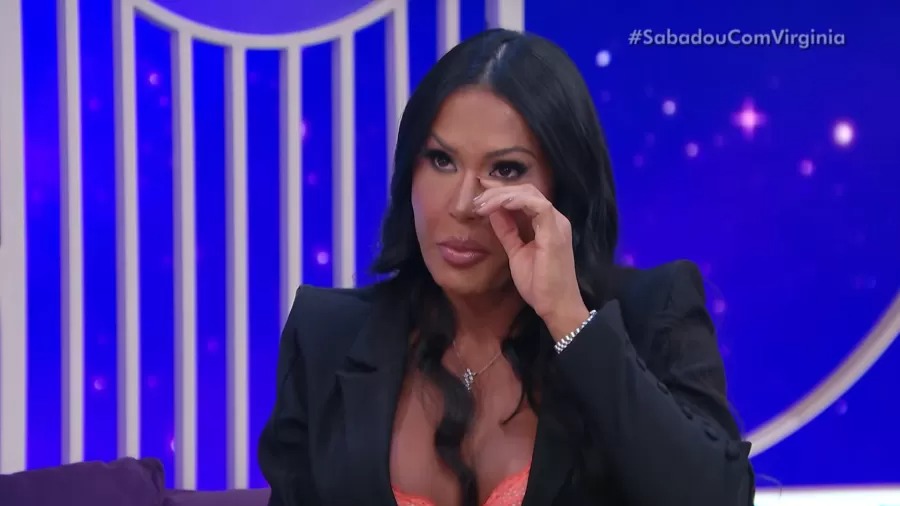 Gracyanne chora e diz que ainda fala com Belo todos os dias