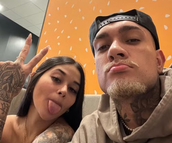 Após affair com Giovanna, MC Binn assume namoro com tatuadora