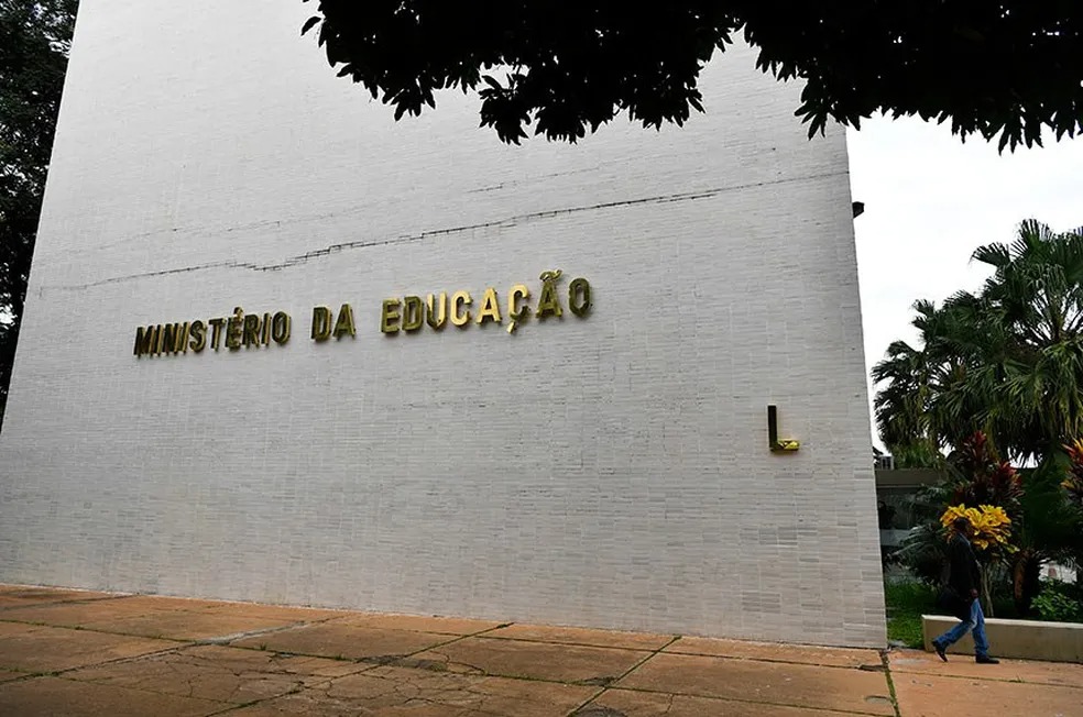 MEC suspende criação de cursos e vagas EaD 