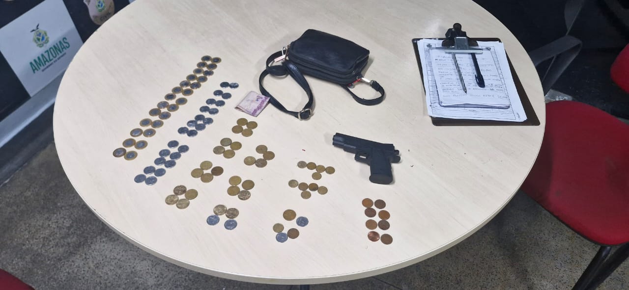 Casal é preso no Dia dos Namorados após assalto a ônibus em Manaus