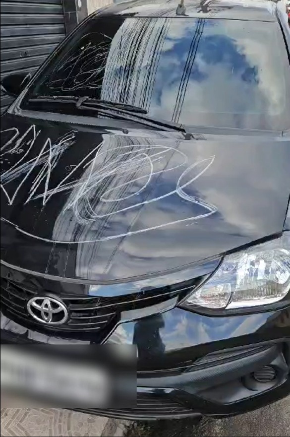 Mulher é presa por usar faca para arranhar carro do MP em Coari