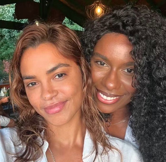 Lucy Alves comemora 1º Dia dos Namorados com atriz da Globo: 'minha paz'