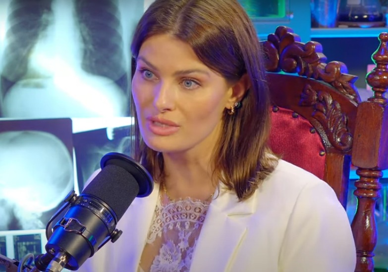 Isabeli Fontana diz que foi curada por extraterrestres: 'ajudaram'
