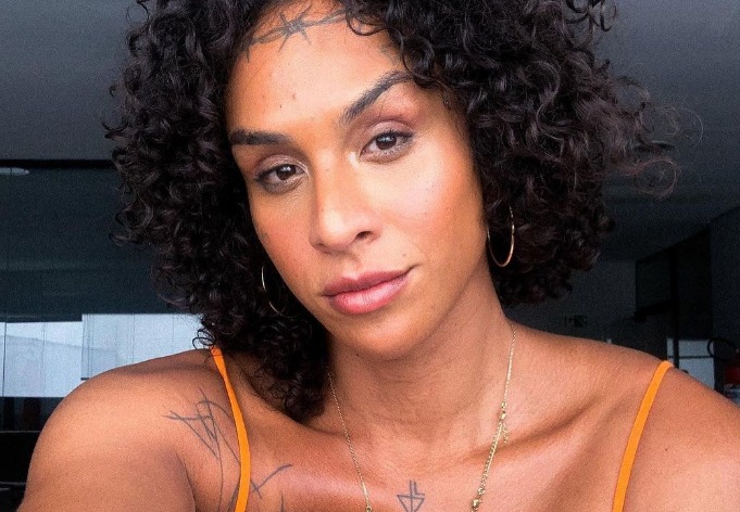 Linn da Quebrada é internada em clínica de reabilitação