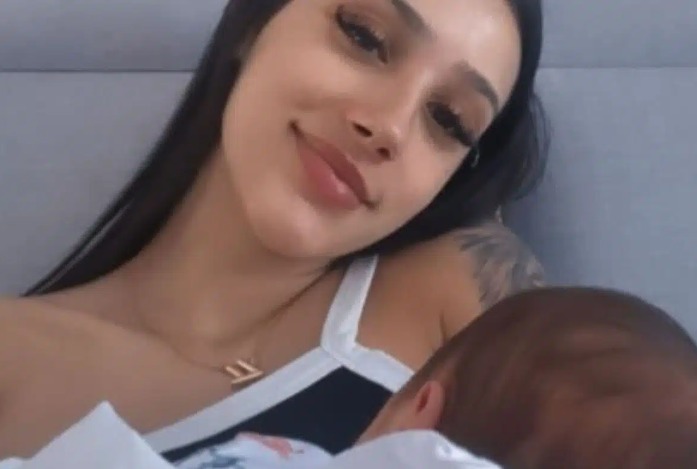 Bia Miranda gera polêmica por forçar filho recém-nascido a ficar acordado