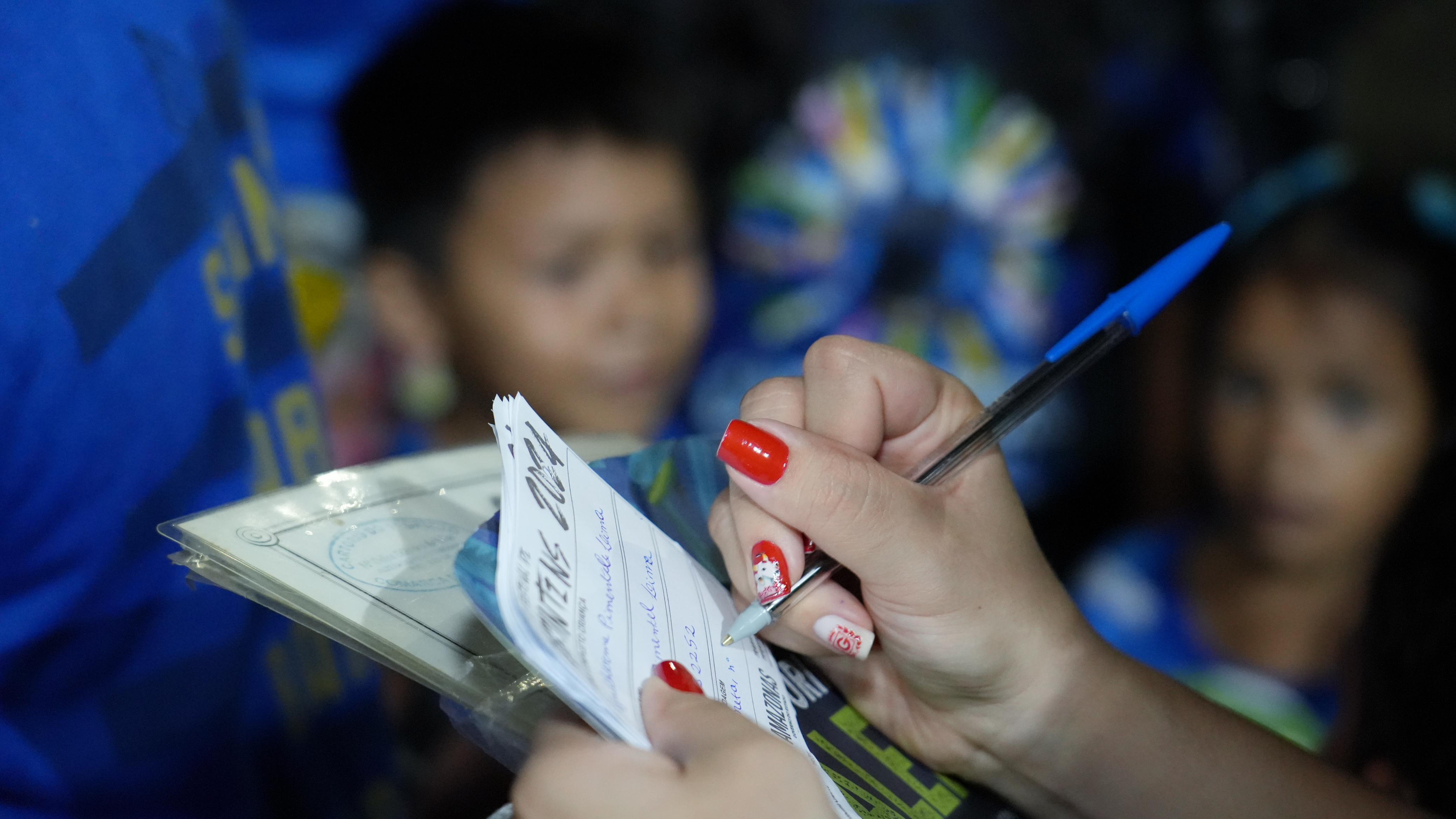 Defensoria auxilia nas autorizações para entrada de crianças e adolescentes no Festival de Parintins