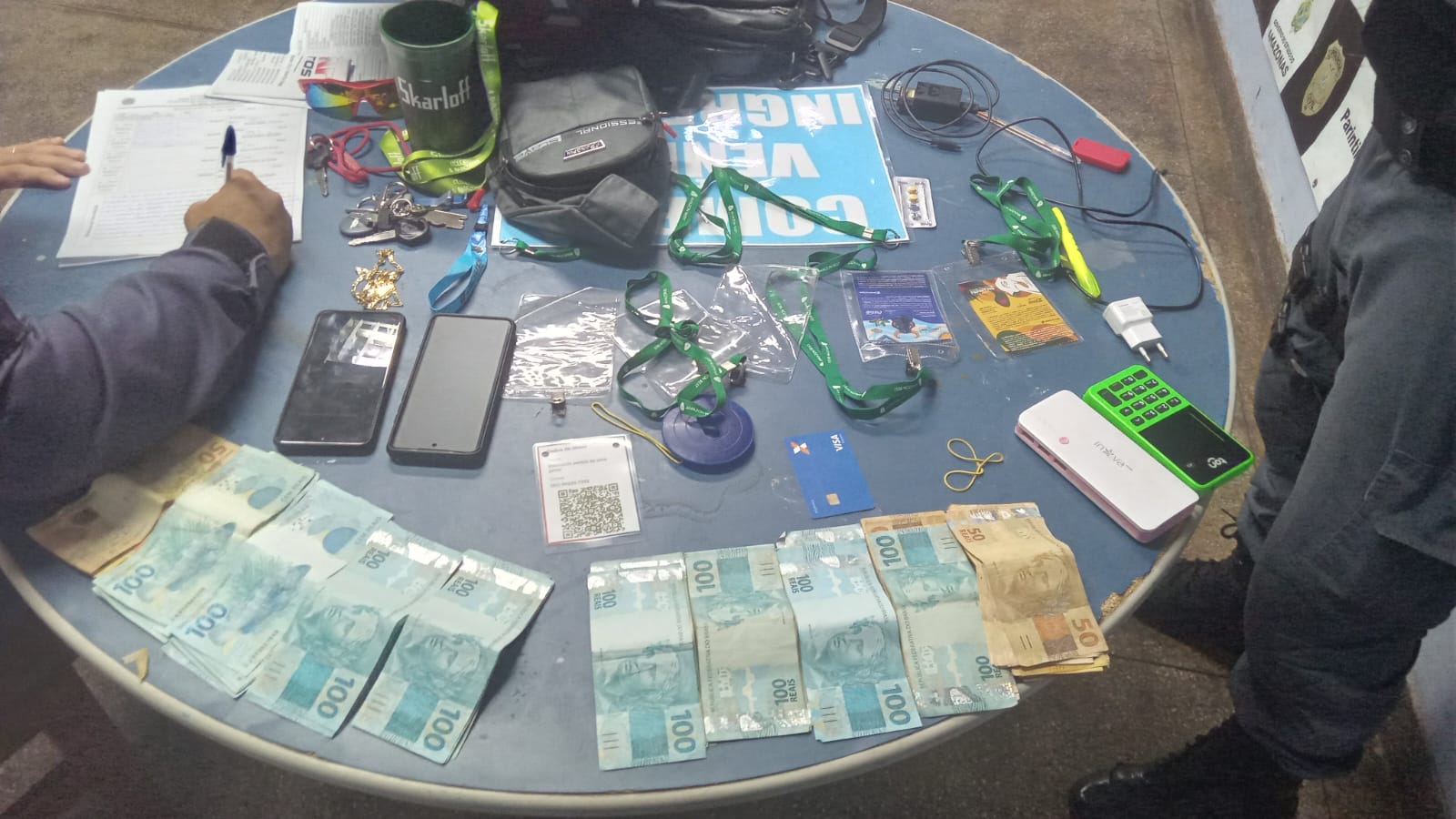 Dupla é presa em flagrante por vender pulseiras da Festa dos Visitantes 