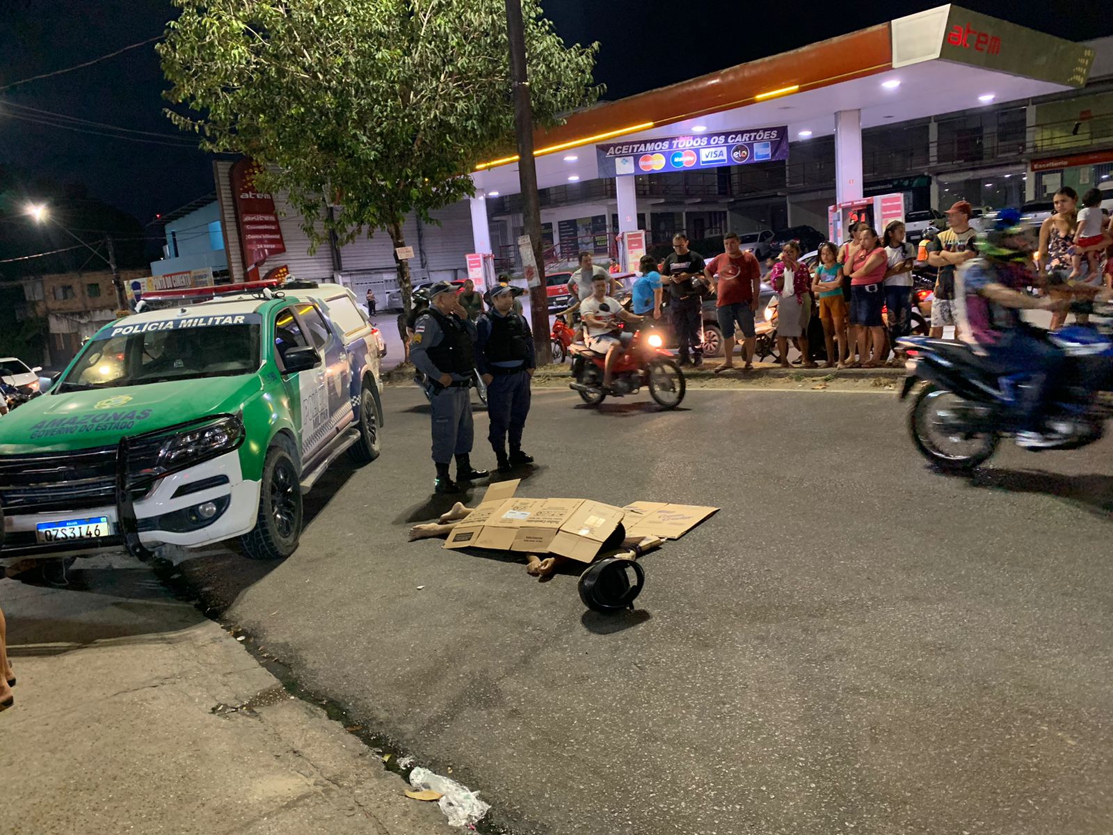 Homem é assassinado e tem motocicleta roubada enquanto abastecia em Manaus