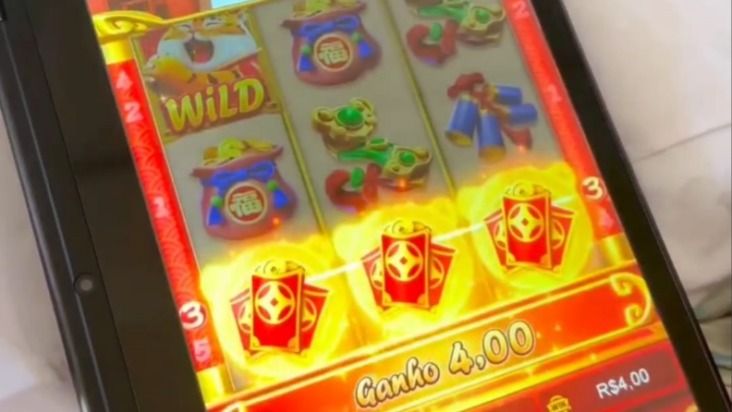 Mulher é presa por desviar R$179 mil do próprio avô para apostas online