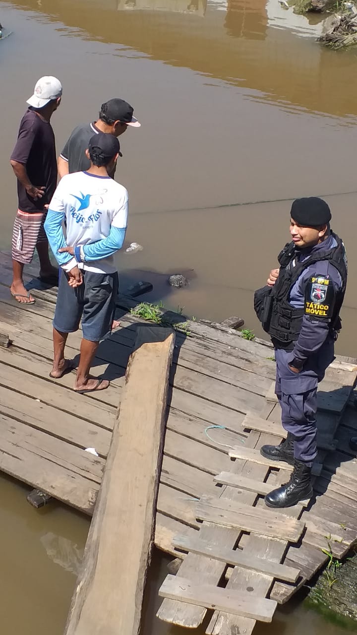 Corpo de homem é encontrado boiando em rio na orla de Manacapuru