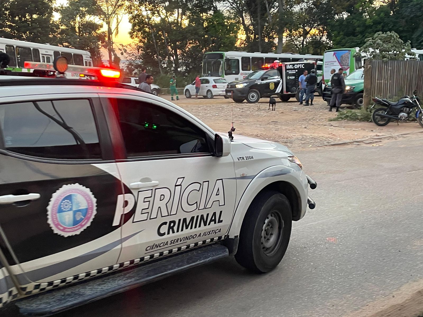 Homem morre após ter cabeça presa em roda de ônibus na Compensa