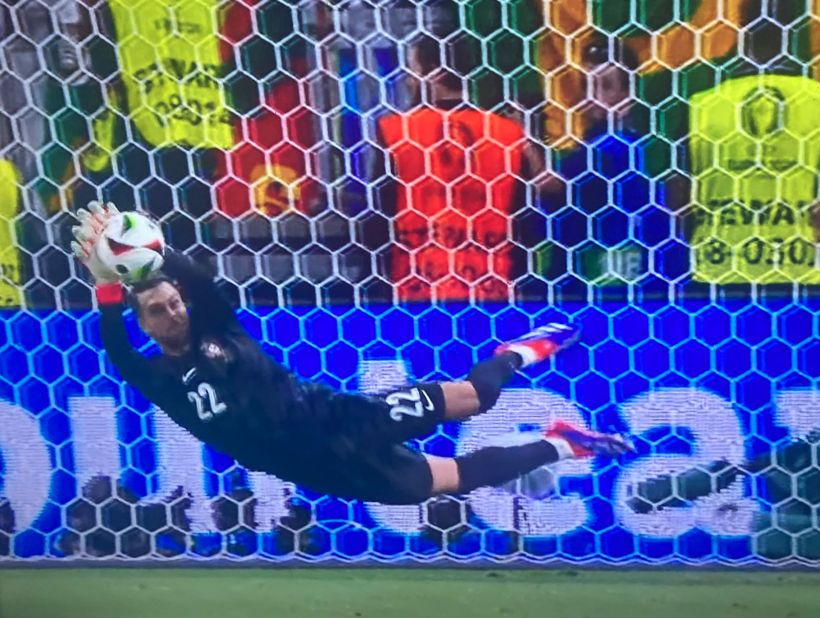 Diogo Costa garante classificação de Portugal e livra CR7 de vexame