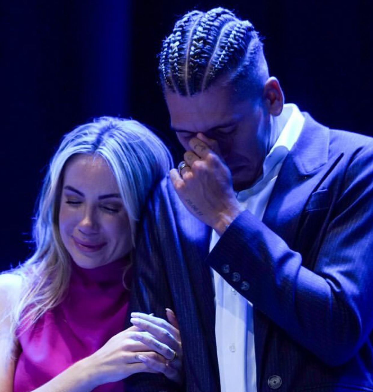 Jogador Roberto Firmino se torna pastor de igreja evangélica 