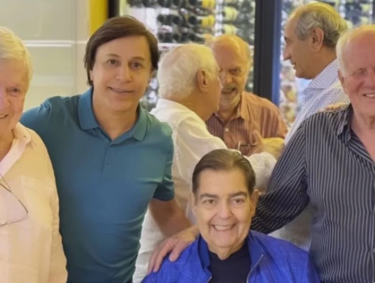Faustão reaparece em foto ao lado de Tom Cavalcante