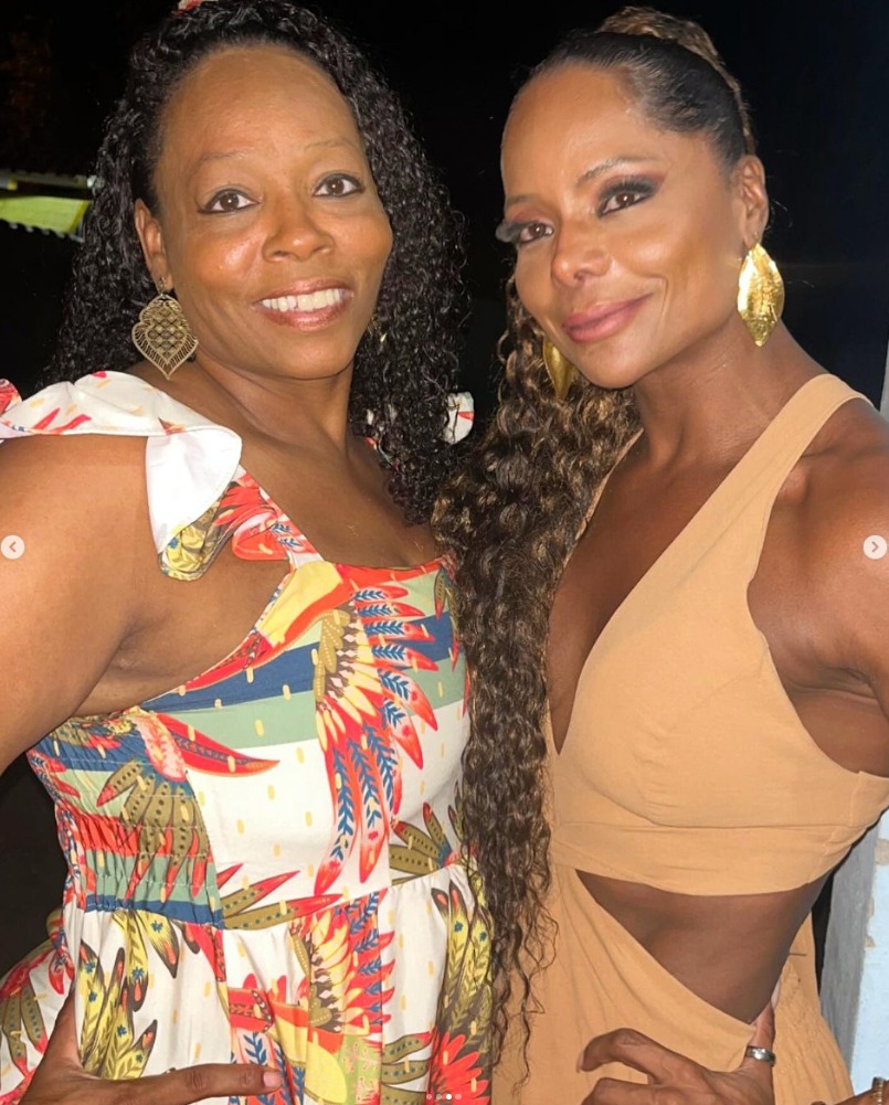 Adriana Bombom lamenta morte da irmã gêmea: “pedaço do meu ser”