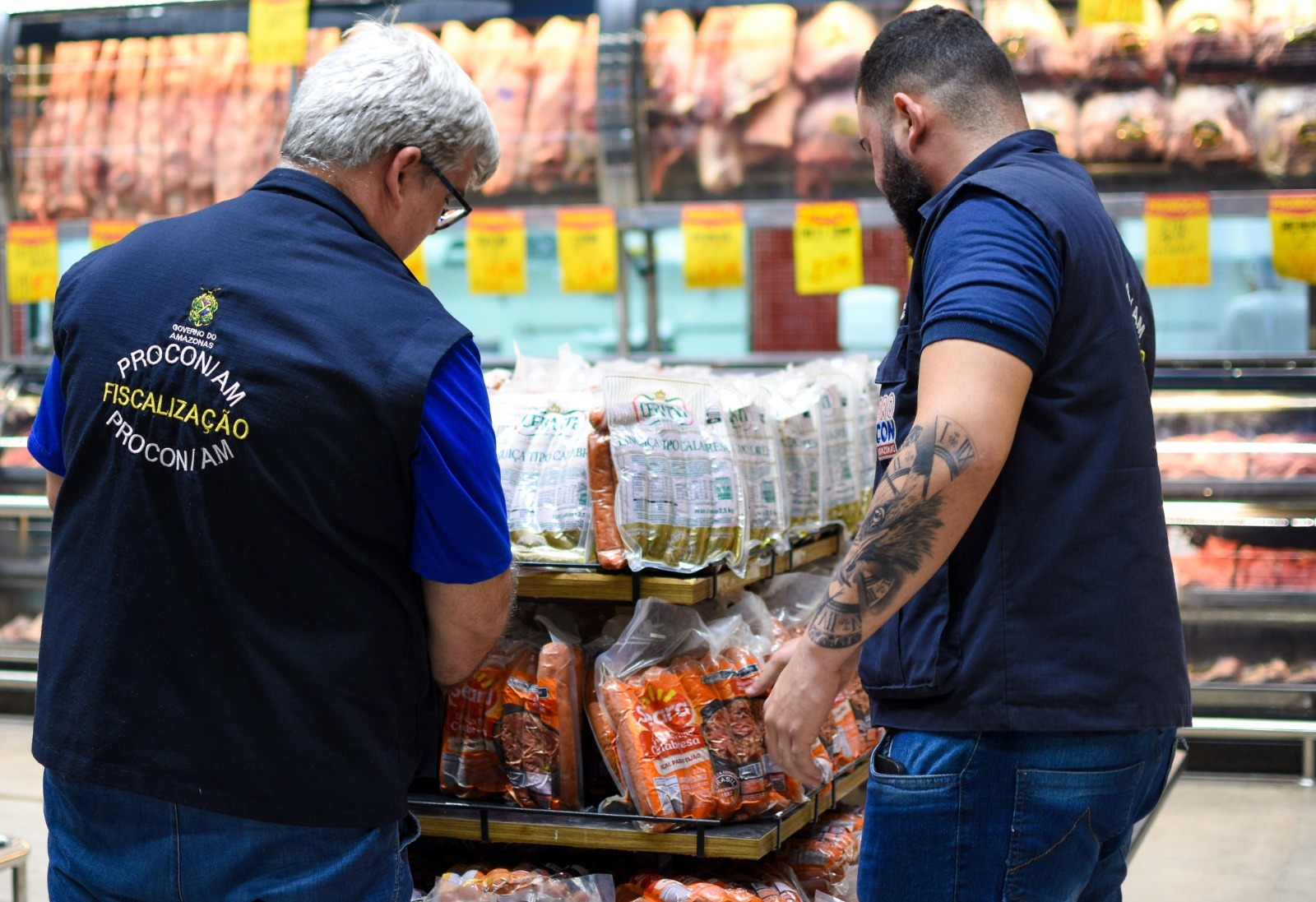 Supermercado Rodrigues é autuado por venda de alimentos vencidos em Manaus