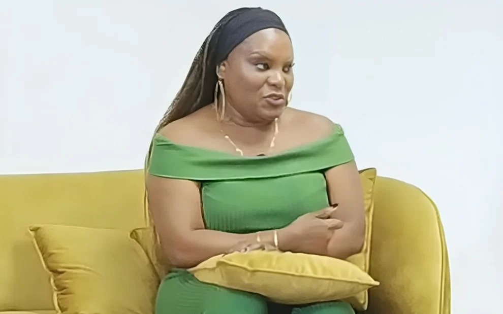 Ex-Rouge Karin Hils revela ter feito aborto por priorizar carreira