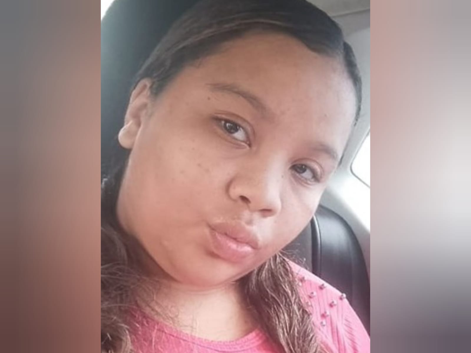 Adolescente desaparece após sair de casa tarde da noite no Novo Aleixo