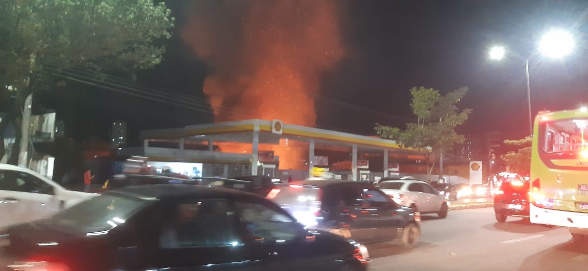 Nove casas são destruídas durante incêndio no Santo Agostinho