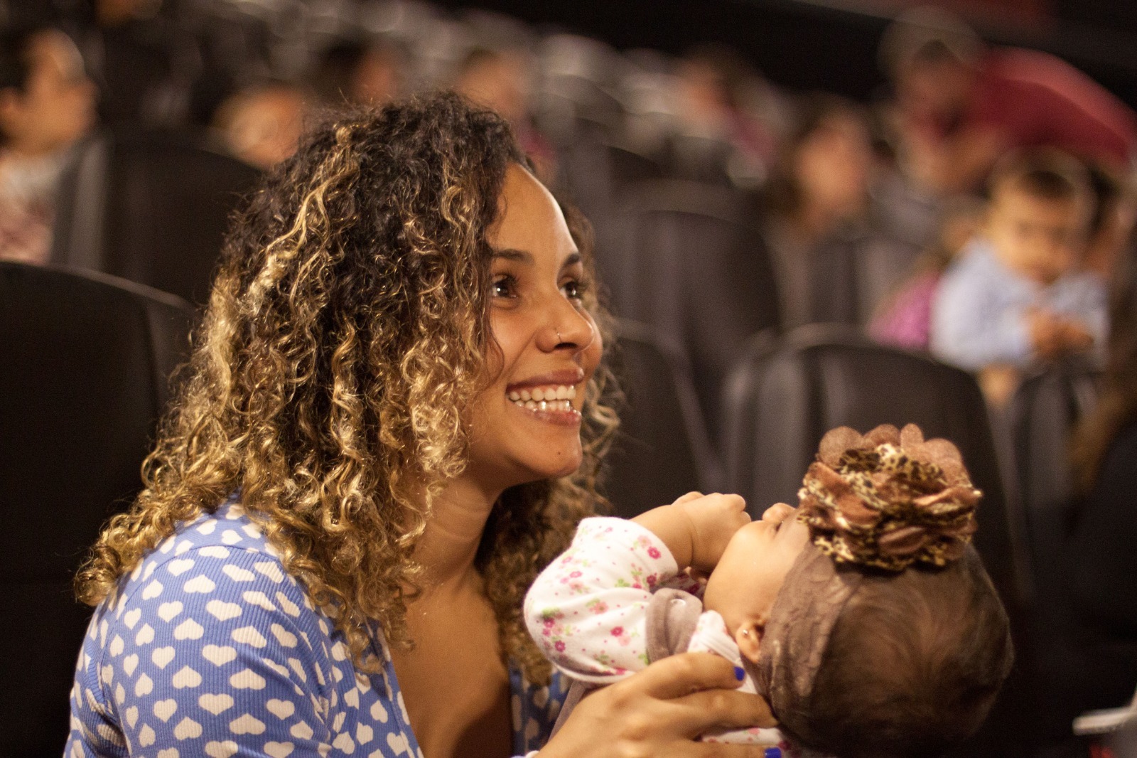 CineMaterna exibe Divertida Mente 2 em sessão especial para mães com bebês