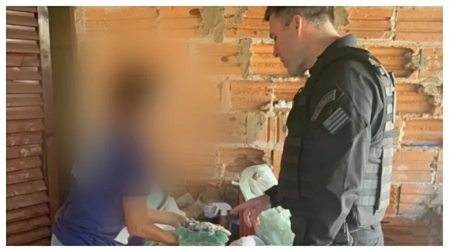 Esposa é presa por dopar o marido e jogar soda cáustica no pênis dele