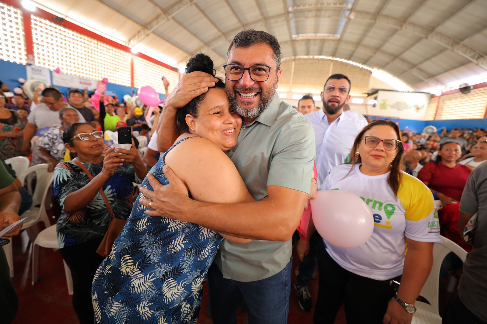 'Governo Presente' leva serviços de cidadania para moradores da Compensa