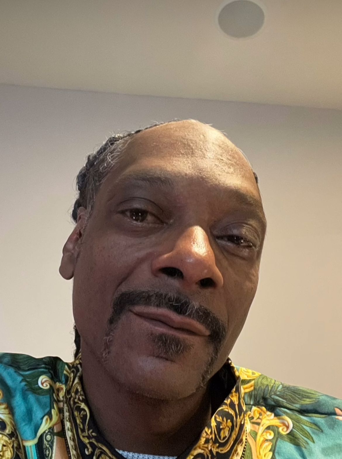 Snoop Dogg vai carregar a tocha olímpica antes da cerimônia de abertura
