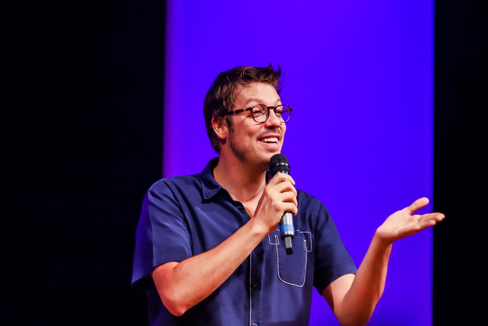 Histórias do Porchat: Comediante apresenta novo show em Manaus