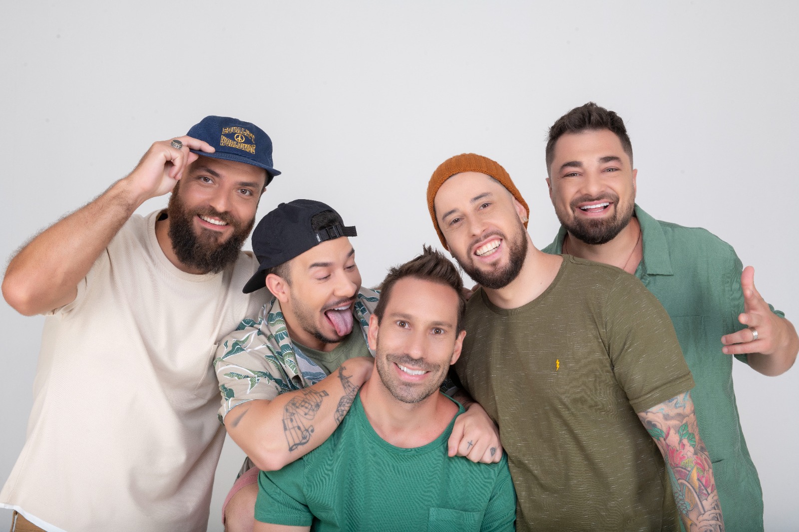 Grupo Revelação e Jeito Moleque fazem show solidário em Manaus