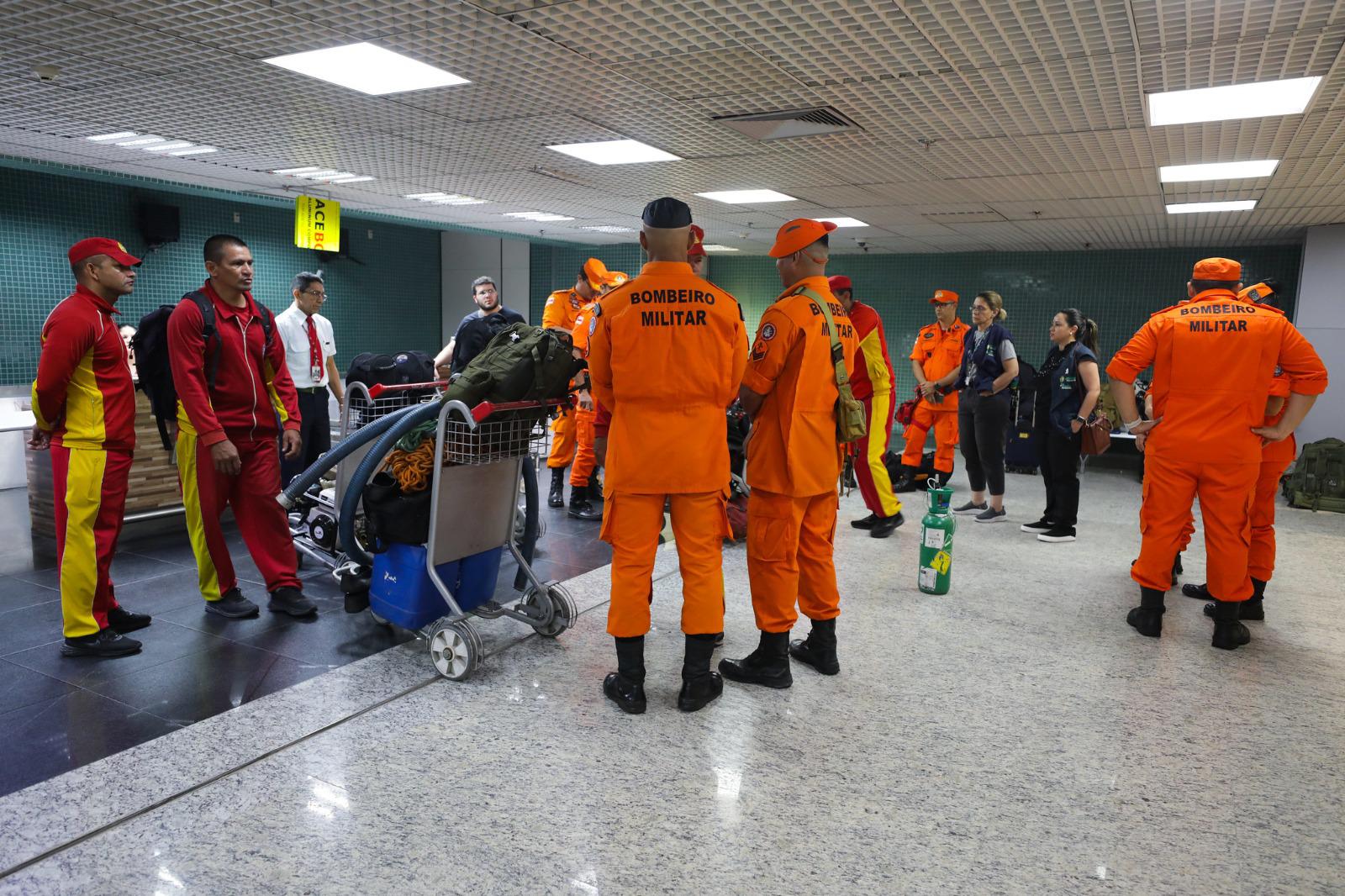 Em Uarini, força-tarefa do Governo do Amazonas atende vítimas de incêndio em barco