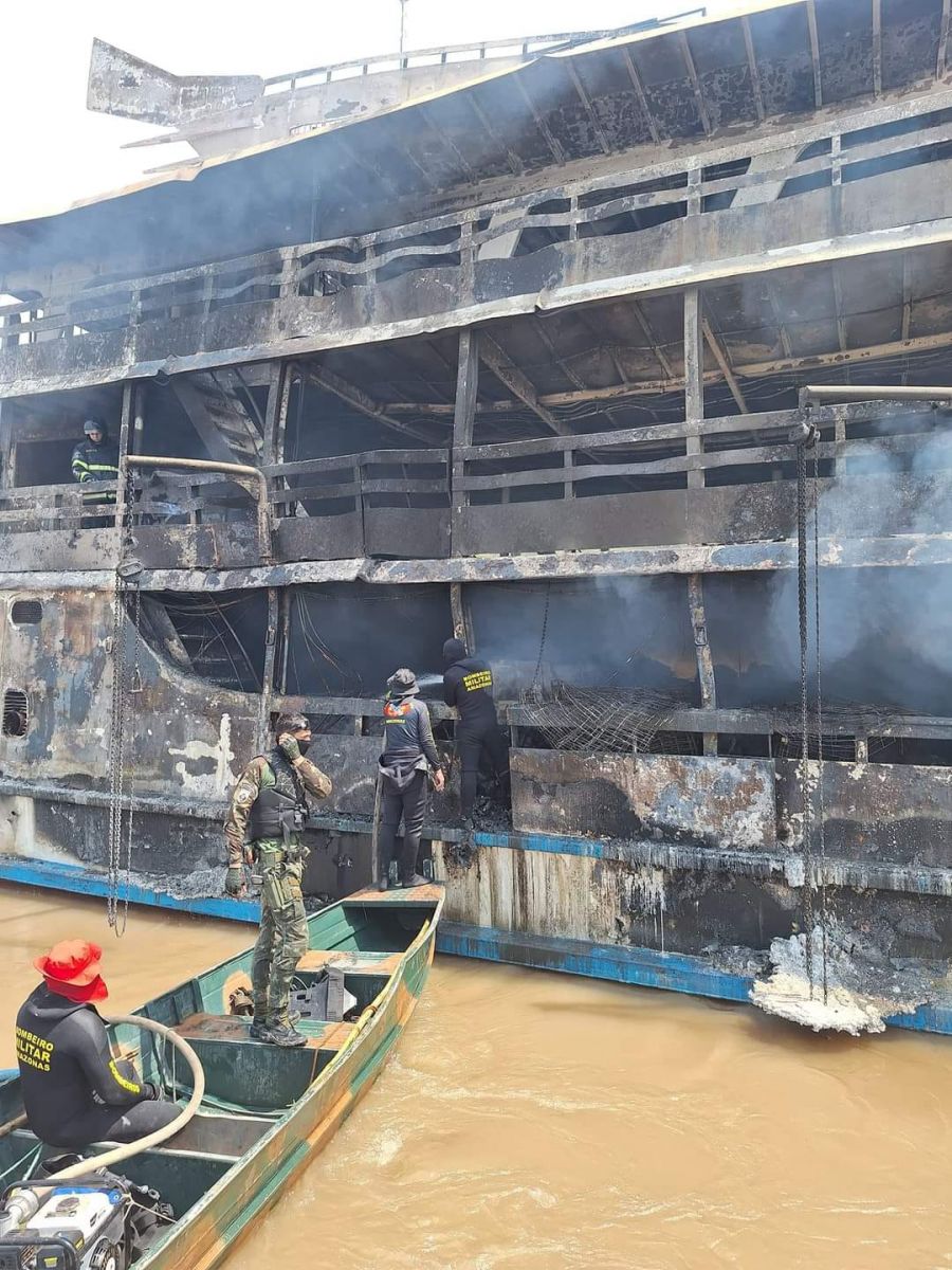 Sobe para 4 o número de mortos em incêndio que destruiu barco em Uarini