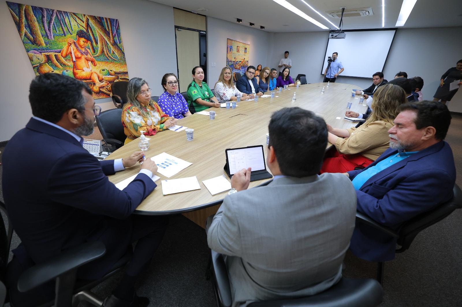 Servidores da saúde do Amazonas terão reajuste salarial, anuncia governador