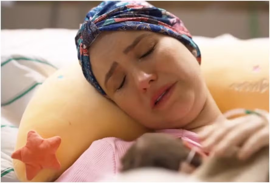 Com câncer, cantora Gospel Camila Campos faz carta aberta para a filha