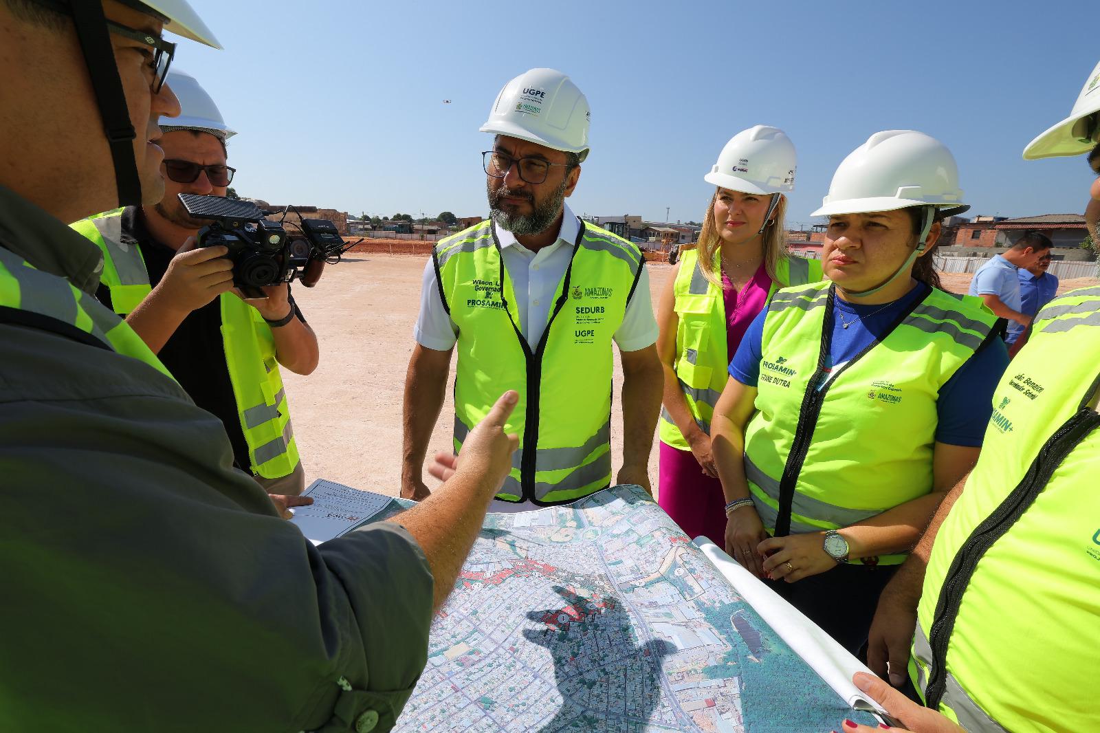 Wilson vistoria avanço das obras do primeiro conjunto habitacional da Sharp