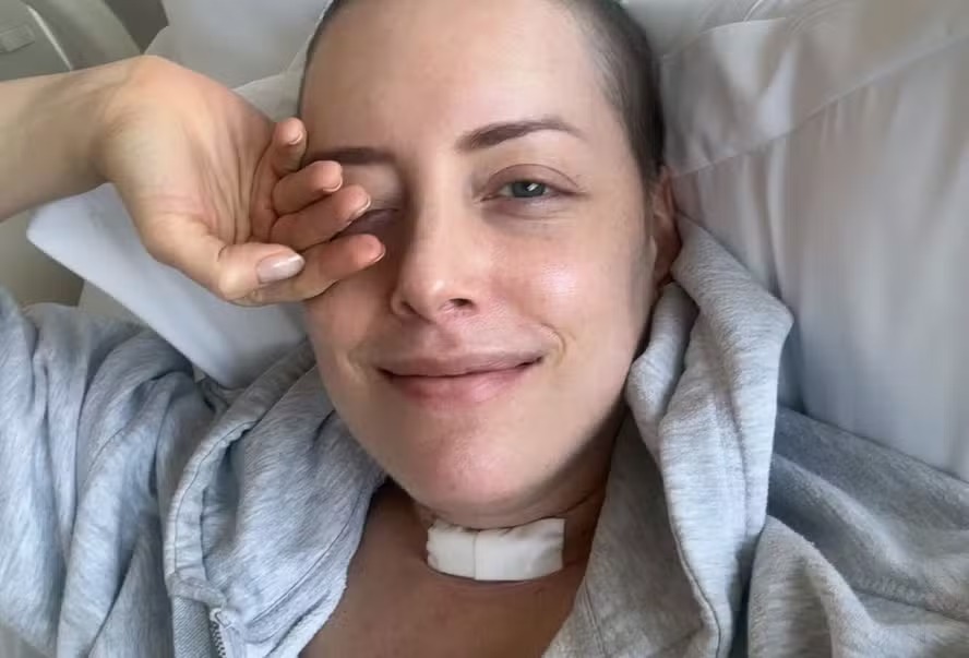 Fabiana Justus recebe alta do hospital após cirurgia 