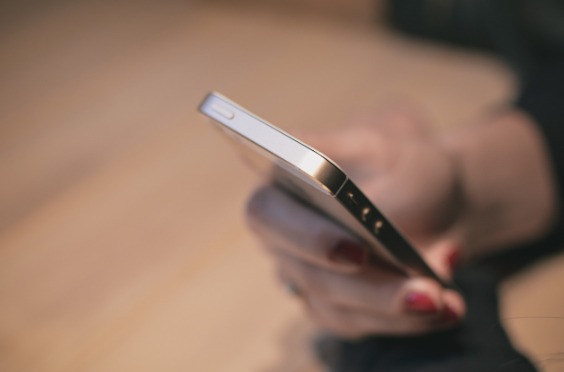 Donas de perfil de fofoca são investigadas após suicídio de jovem em MG 