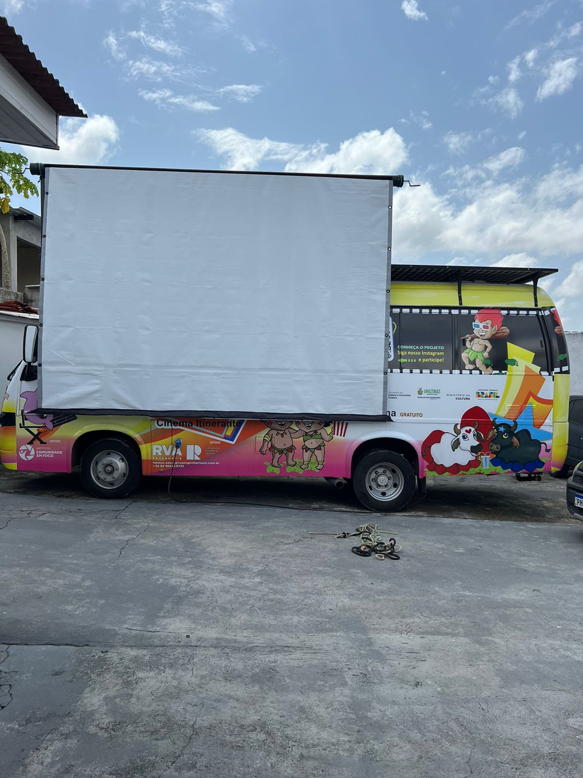 Projeto de cinema itinerante movido a energia solar chega a Manaus