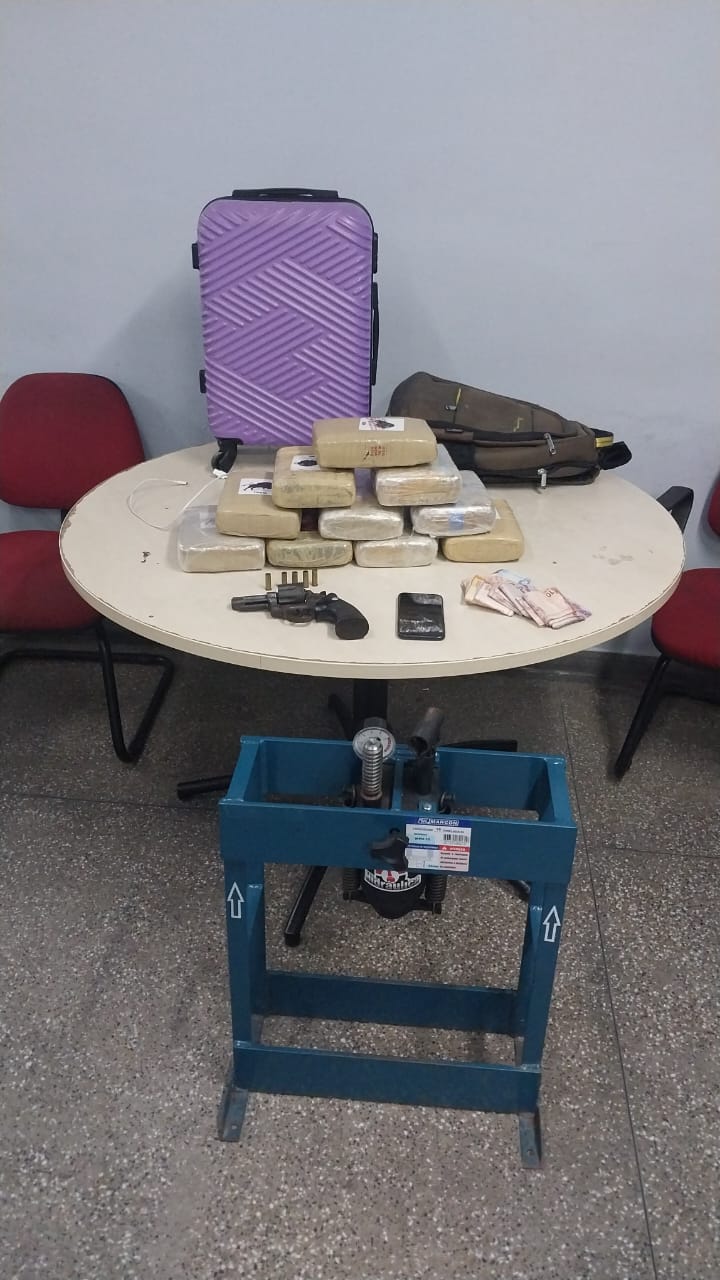 Homem é preso com 10 kg de drogas escondidos em casa no Castanheiras