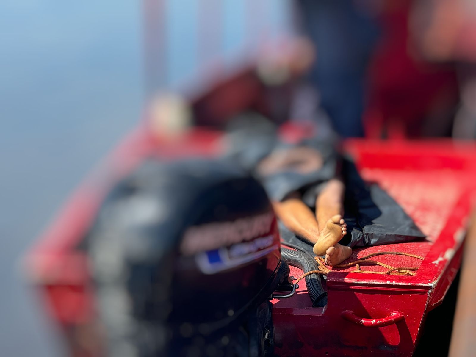Homem achado em geladeira teve a nuca "serrada" e recebeu golpes de faca