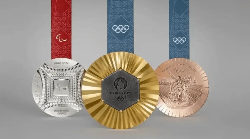 Brasileiro é preso em Paris por vender medalhas falsas das Olimpíadas