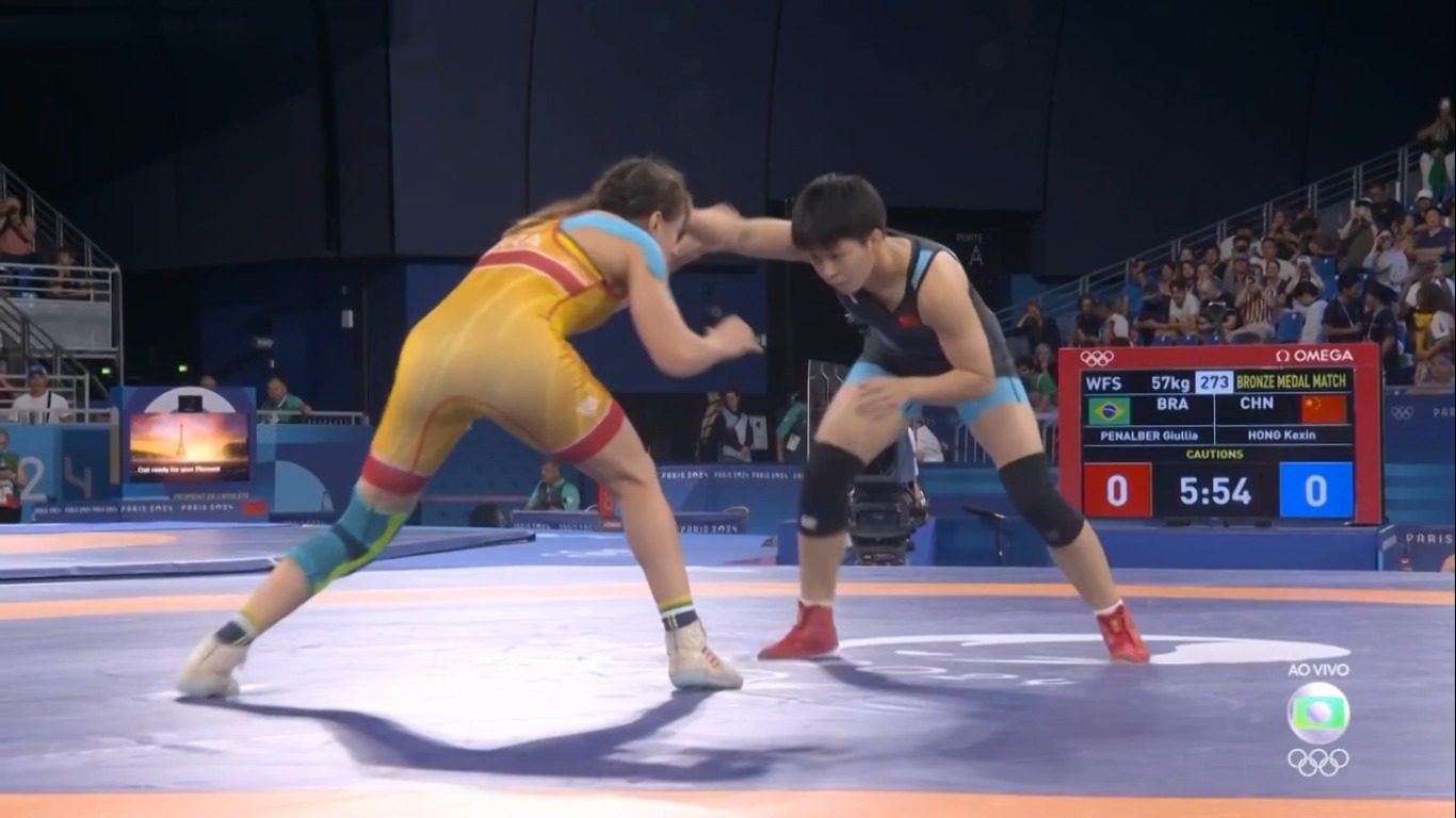 Brasileira perde por 10 a 0 para chinesa Hong Kexin no wrestling