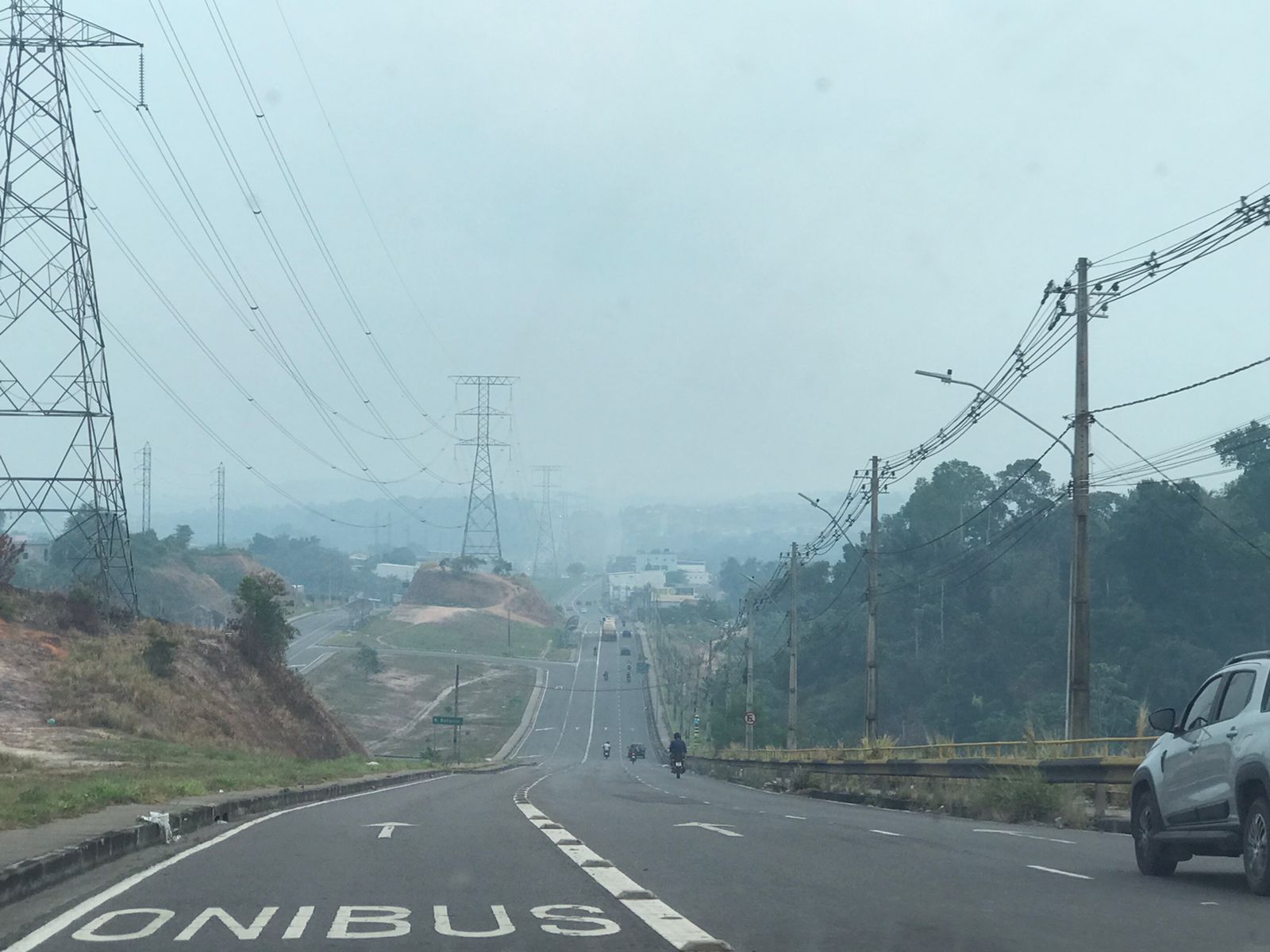 Qualidade do ar piora e fumaça já compromete tráfego nos rios e estradas