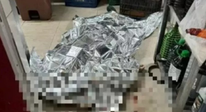 Garçom mata colega de trabalho e se esconde no telhado de escola