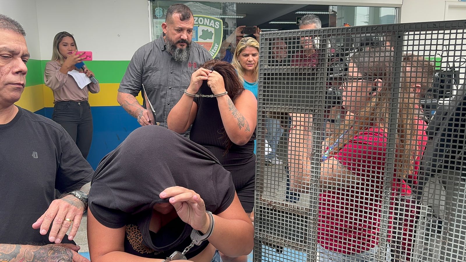 Presas por furto a supermercado e loja em Manaus causaram prejuízo de mais de R$ 20 mil; uma está grávida