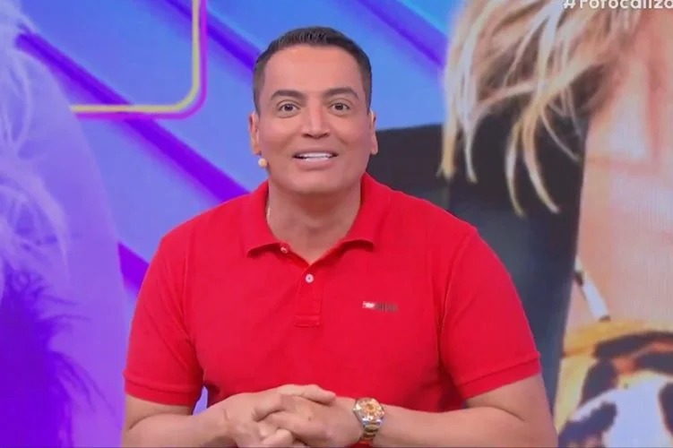 Cantor famoso será pai e anúncio deve ser feito hoje, diz Leo Dias 