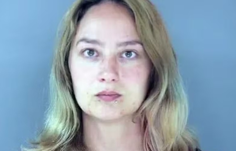 Mulher é presa por atropelar namorado a caminho de terapia de casal